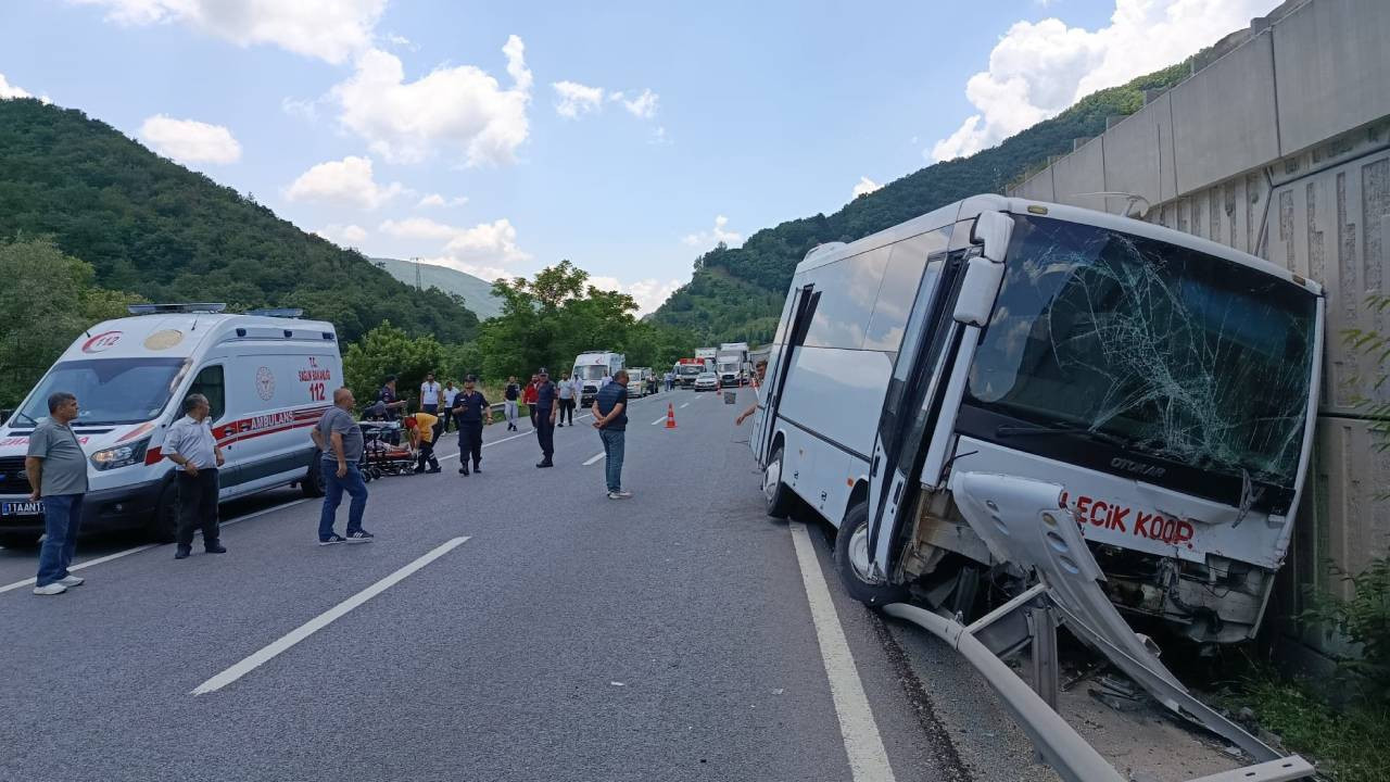 Midibüs ve TIR çarpıştı: 6 yaralı