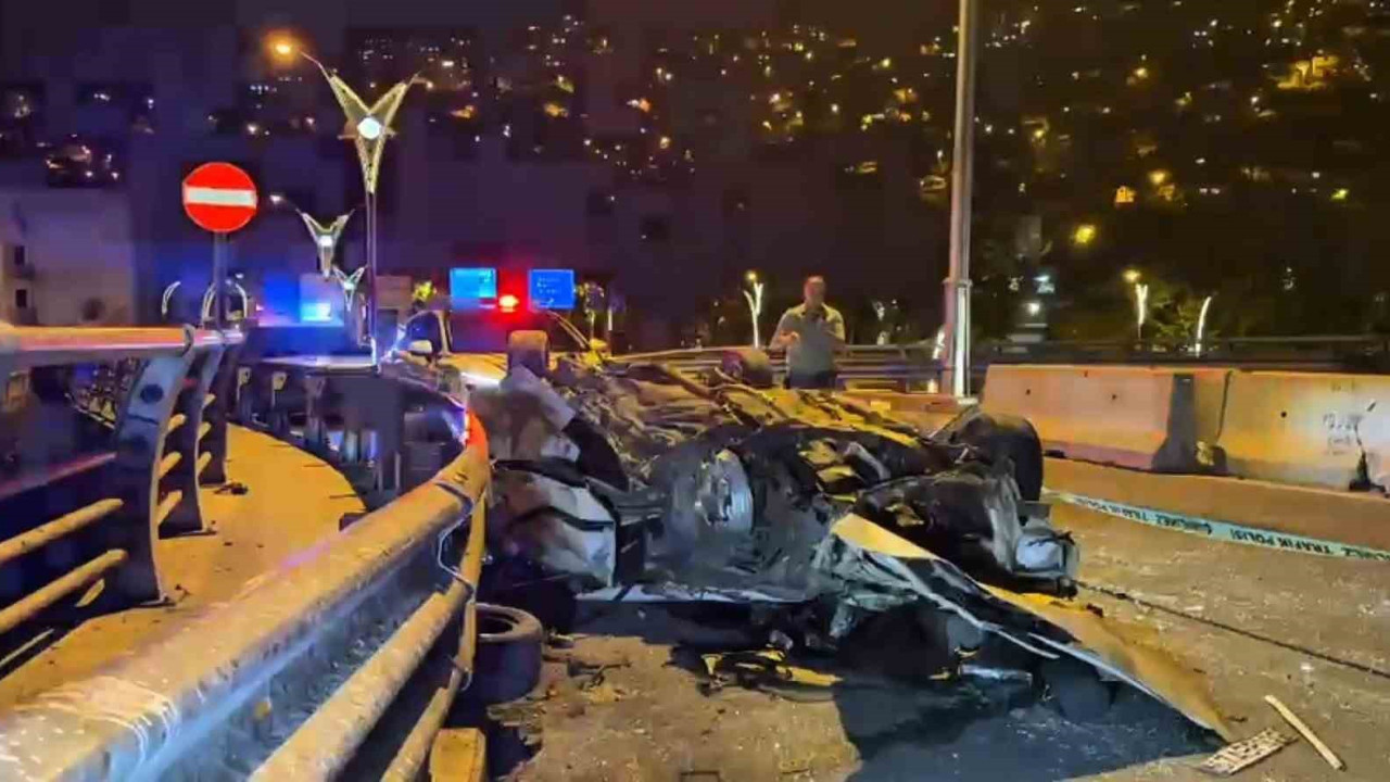 Takla atan araç hurda yığınına döndü: 19 yaşındaki sürücü ağ