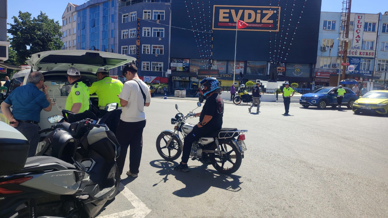 Üst üste 2 gün kasksız yakalanan motosiklet sürücü