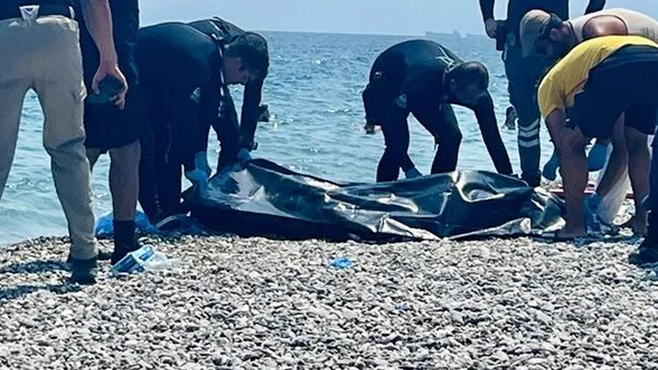 Antalya Kemer'de sahilde erkek cesedi bulundu