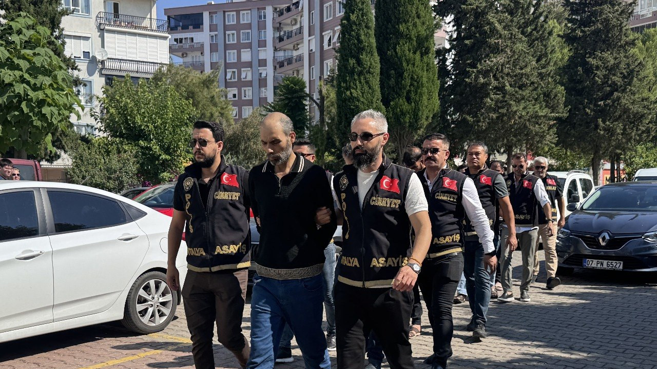Antalya'da 12 yıllık faili meçhul cinayetin 5 zanlısı adliye
