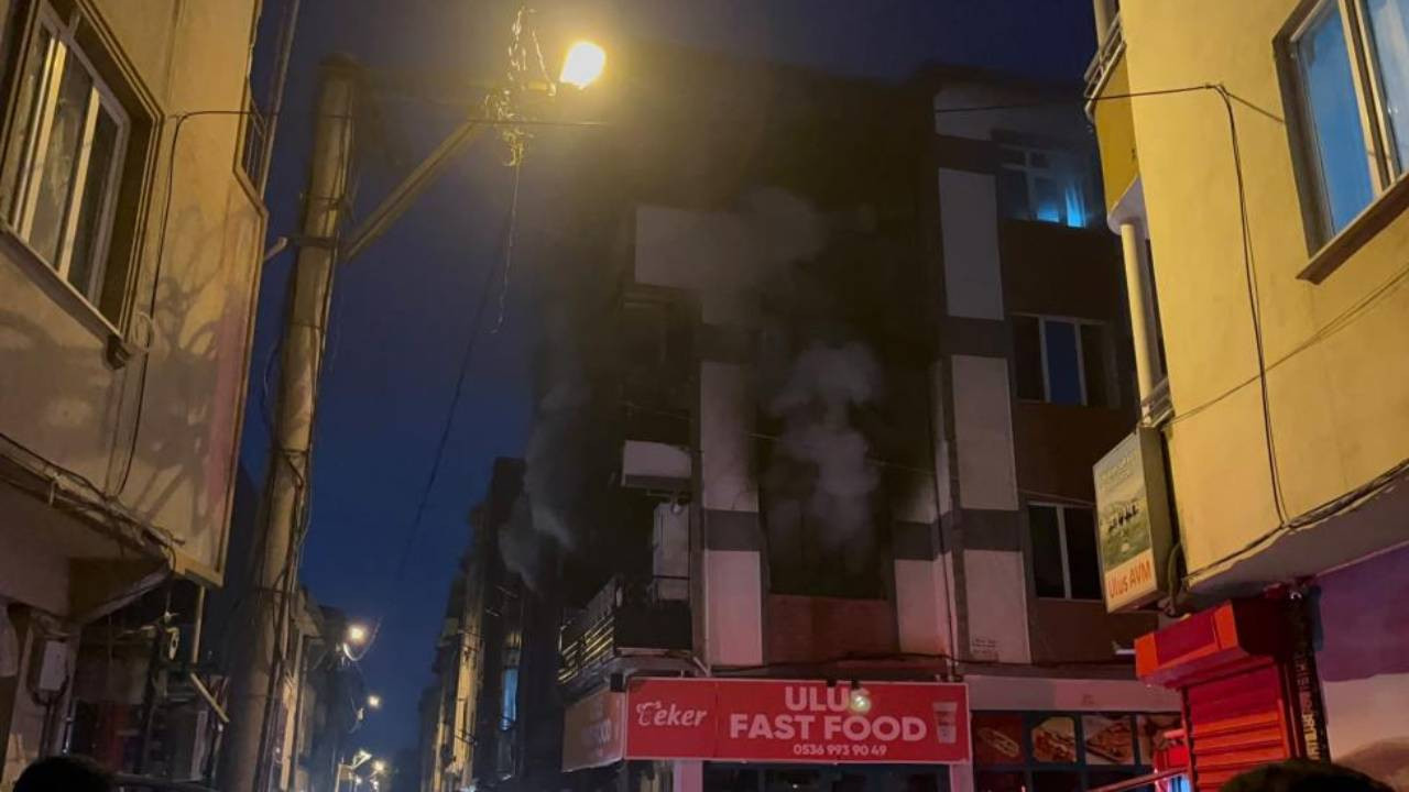 Bursa'da korkutan ev yangını: Anne, baba ve 3 çocuk hastaney
