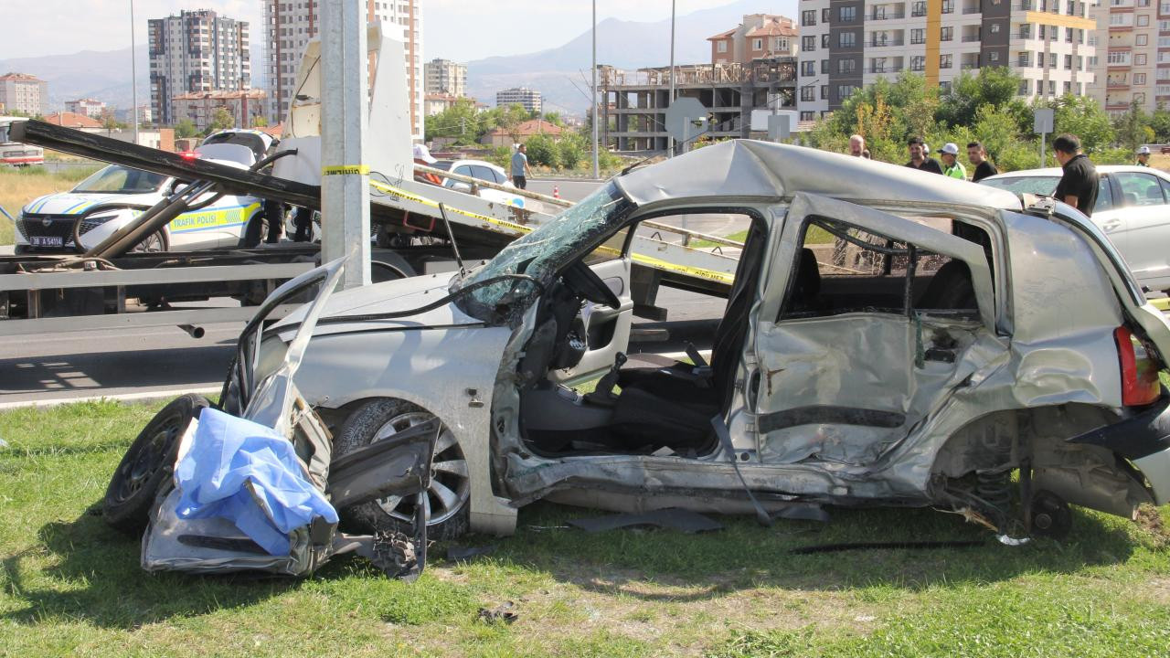 Kayseri Bünyan'da iki otomobil çarpıştı: 3 ölü, 5 yaralı