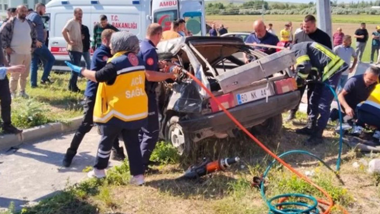 Kayseri'de 2 otomobil çarpıştı; 3 ölü, 5 yaralı
