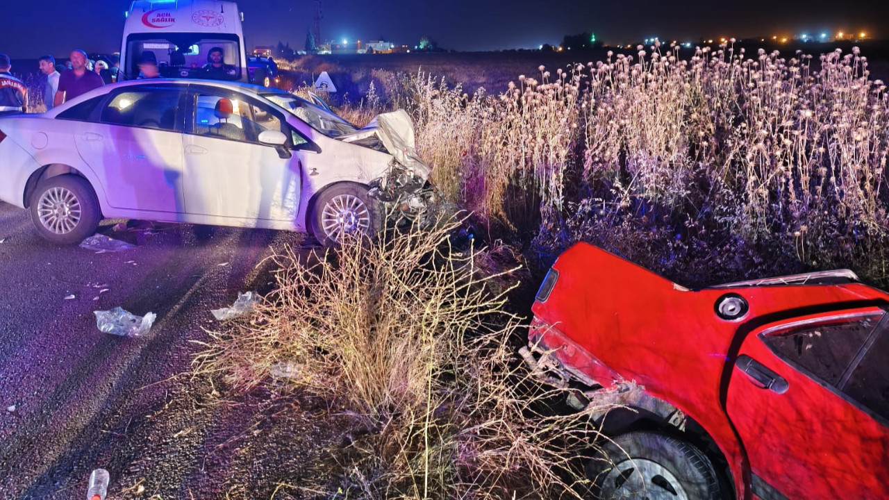 Mardin'de iki otomobilin çarpıştı: 1 kişi öldü, 4 kişi yaral