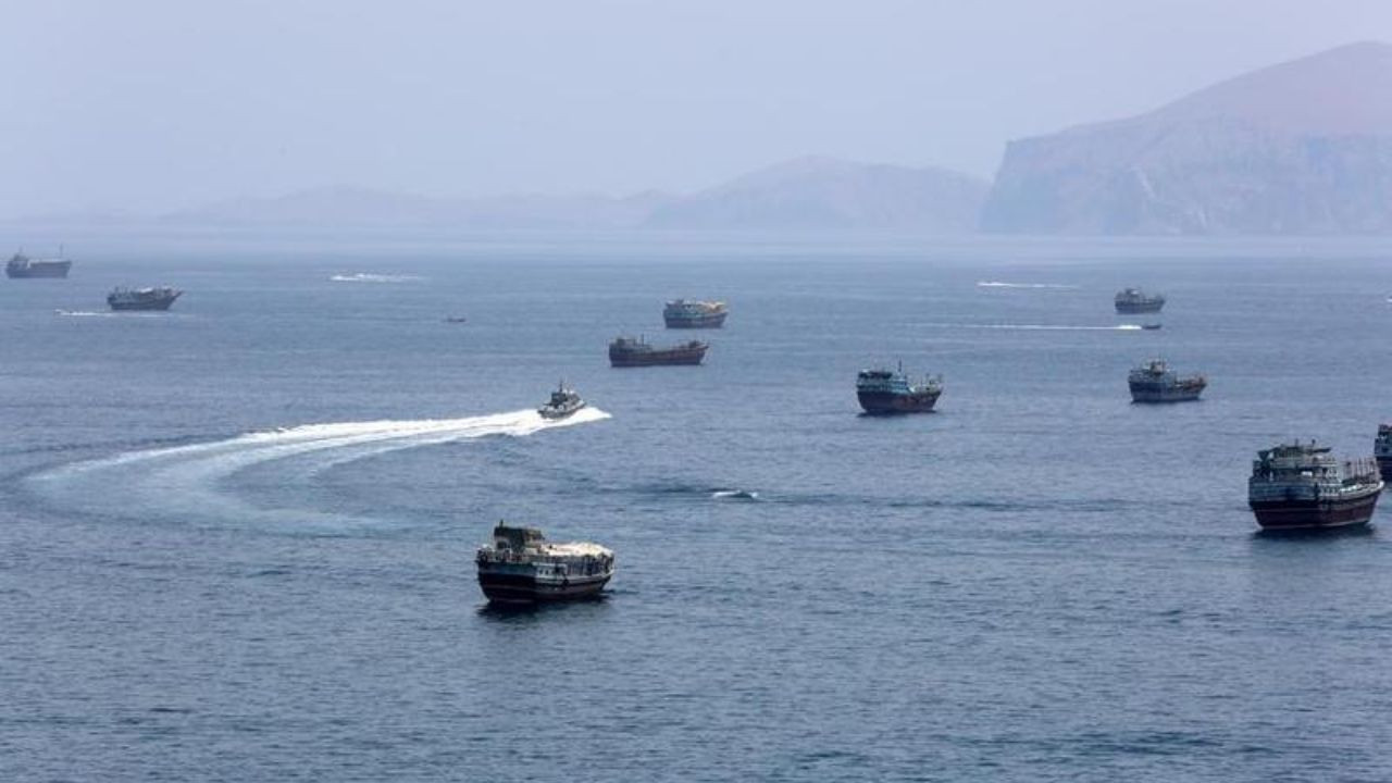 Hürmüz Boğazı'ndan Güney Kore'ye ait 8 gemi geçti
