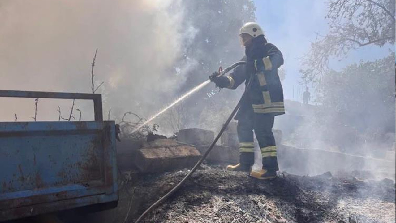 Hatay Altınözü'nde bahçe yangını römorka sıçradı