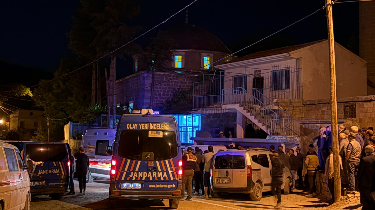 Camide 2 kişiyi bıçakla öldüren saldırganın asıl amacı bakın neymiş...