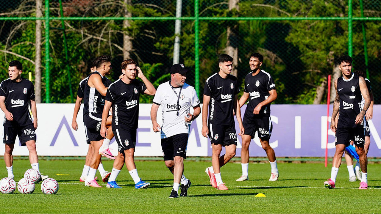 Beşiktaş Slovakya kampı için 10 ismi kadro dışı bıraktı