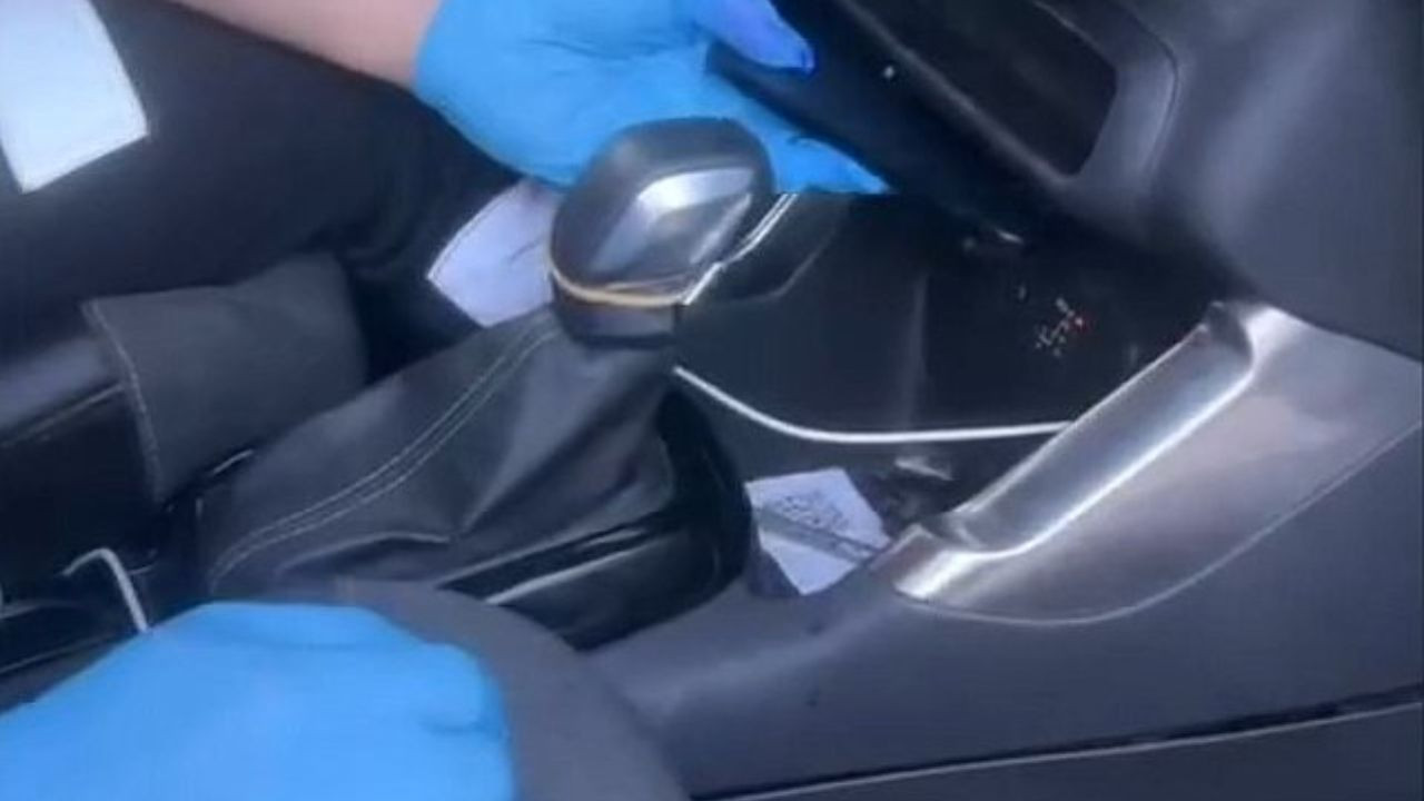 Bakırköy'de 2 otomobilde uyuşturucu düzeneği: 4 şüpheli tutuklandı