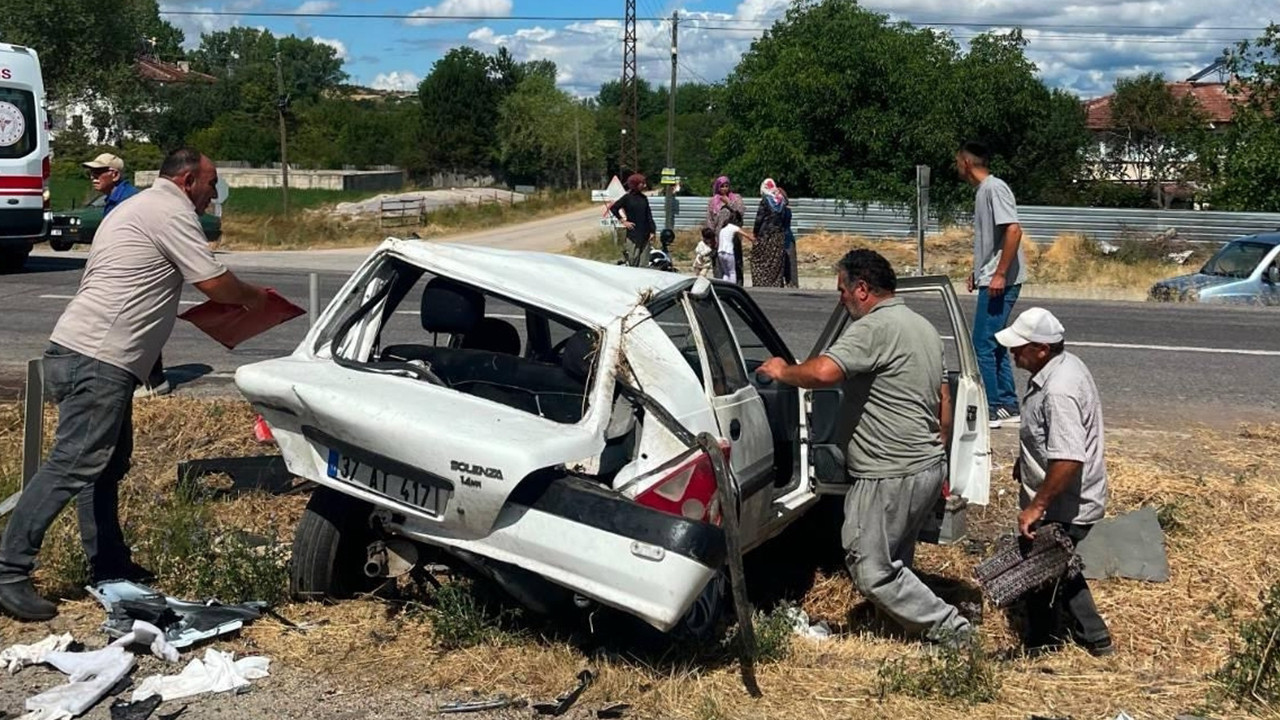 Kastamonu'da iki otomobil çarpıştı: 1'i çocuk 5 yaralı