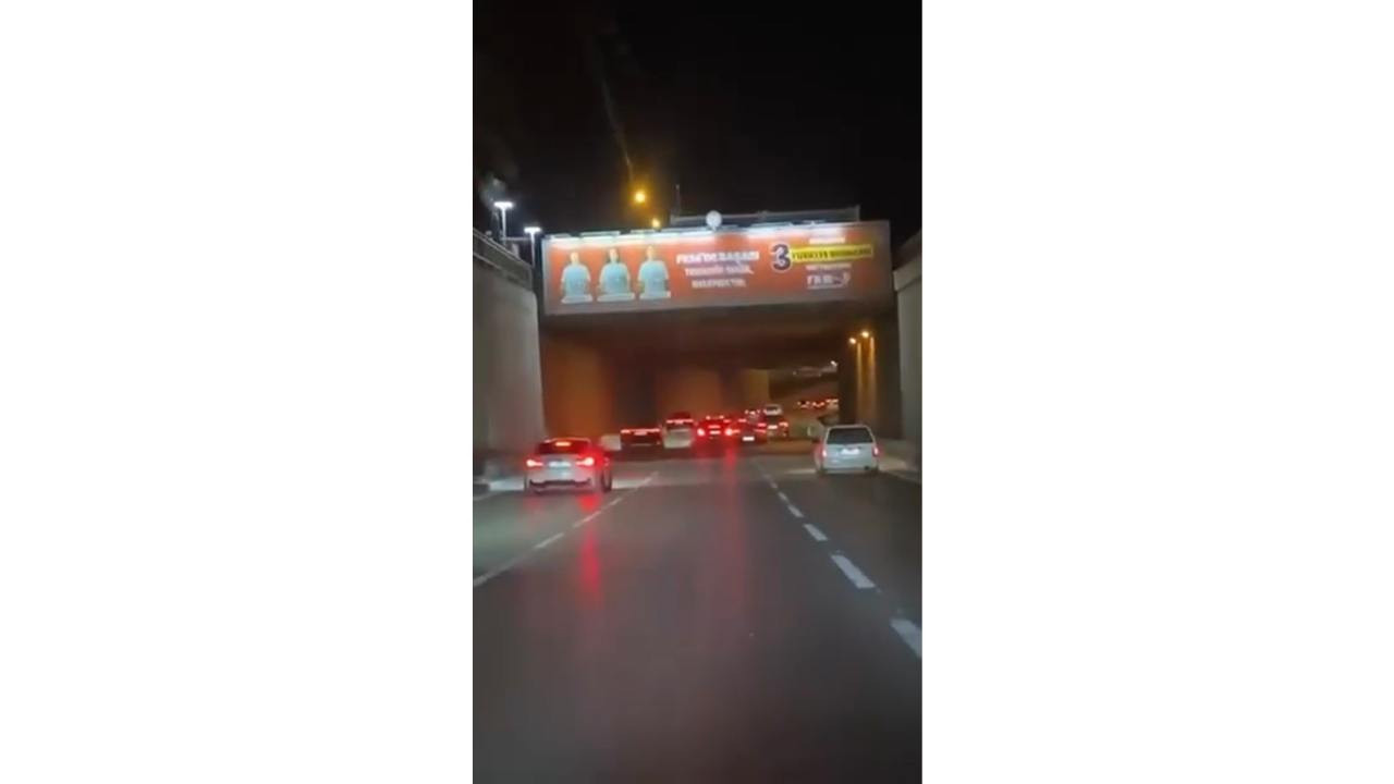Lüks otomobille trafik terörü: Çarpıp arkasına bile bakmadan kaçtı