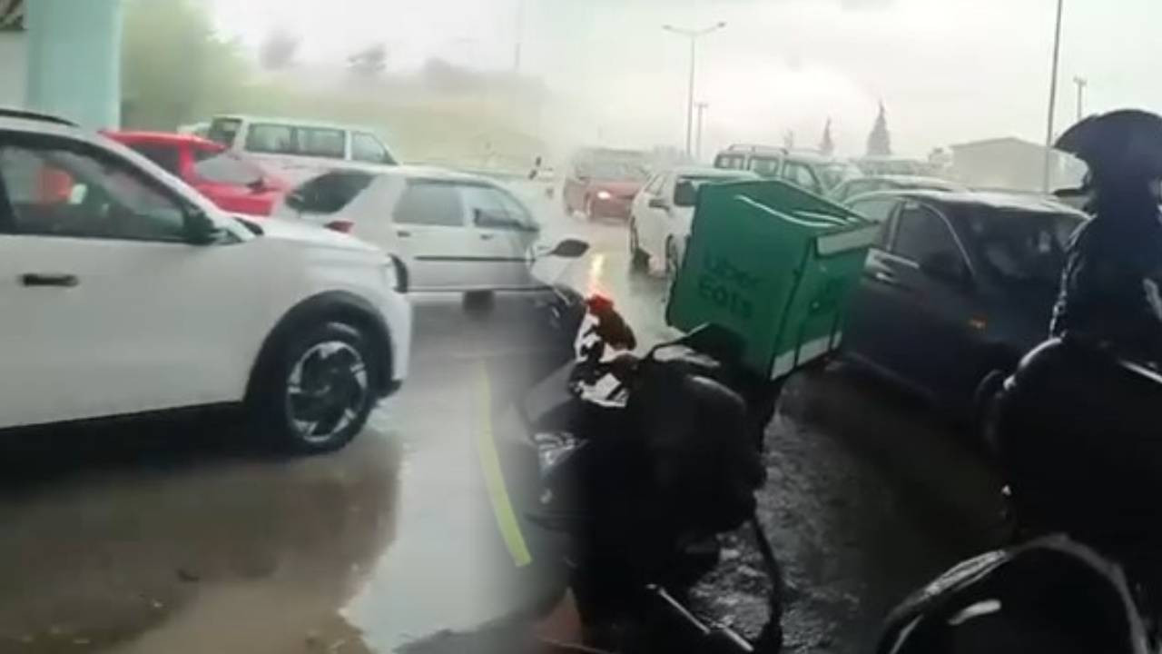 Sağanak kabusa döndü: Kuryelerin zorlu mücadelesi kamerada