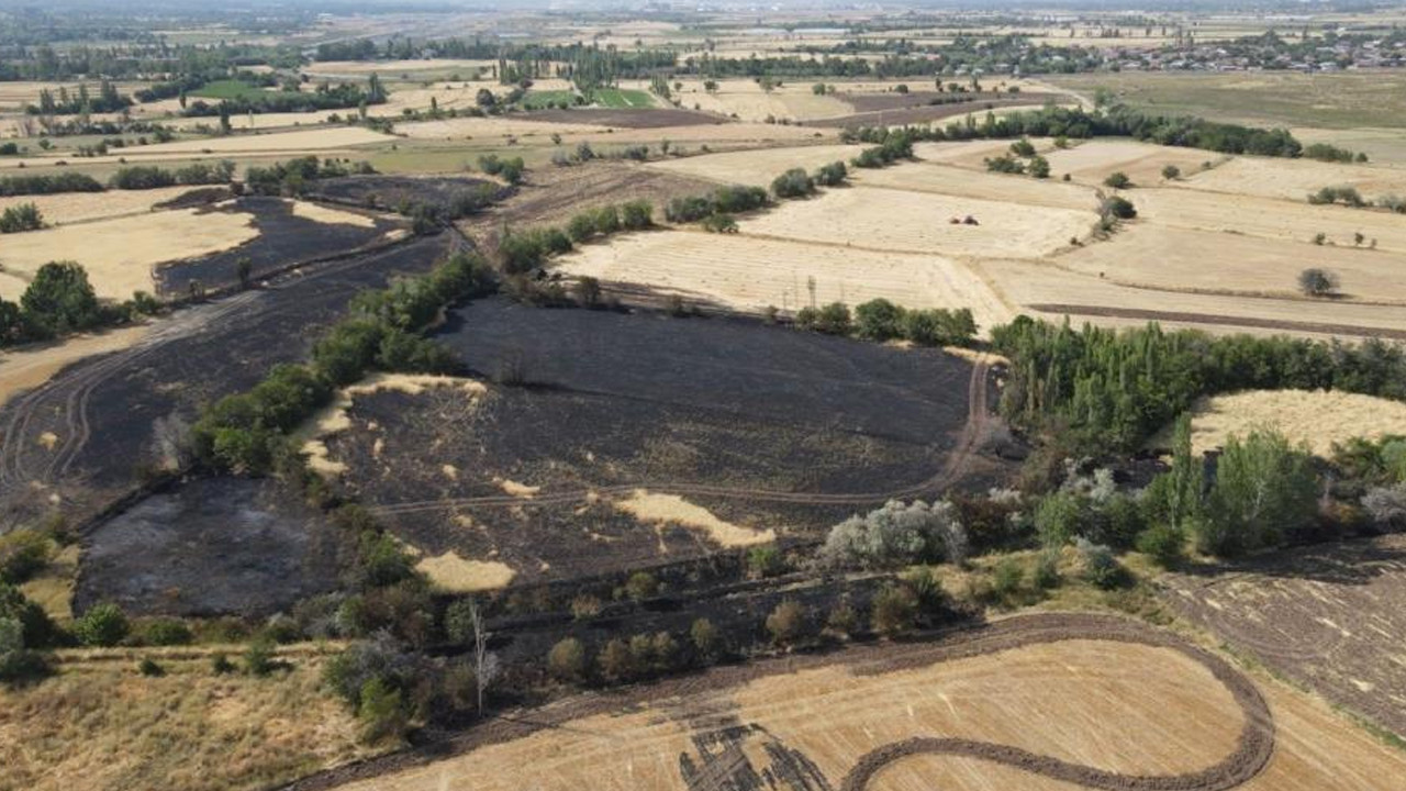 Erzincan Beşsaray köyünde yangından geriye kalanlar dronla görüntülendi