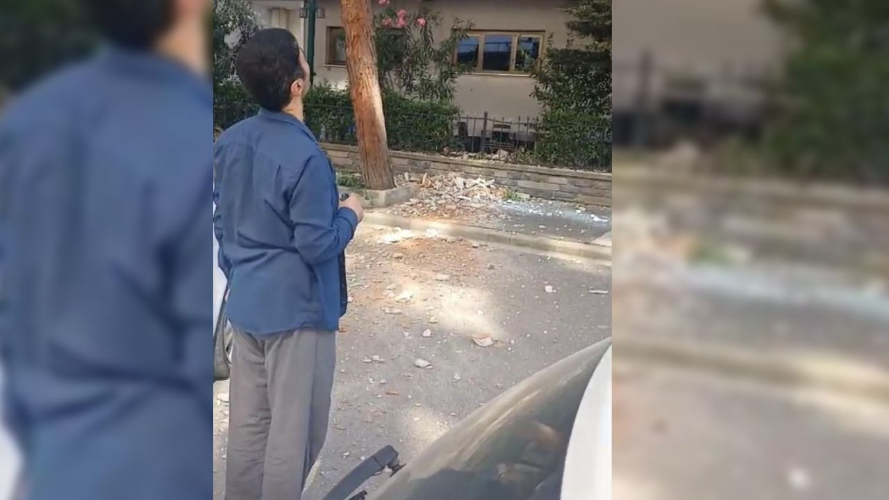 Öğretmenevinin duvarından kopan beton parçaları panik yarattı