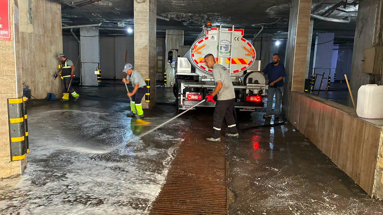 Belediye otoparkı baştan sona yıkandı