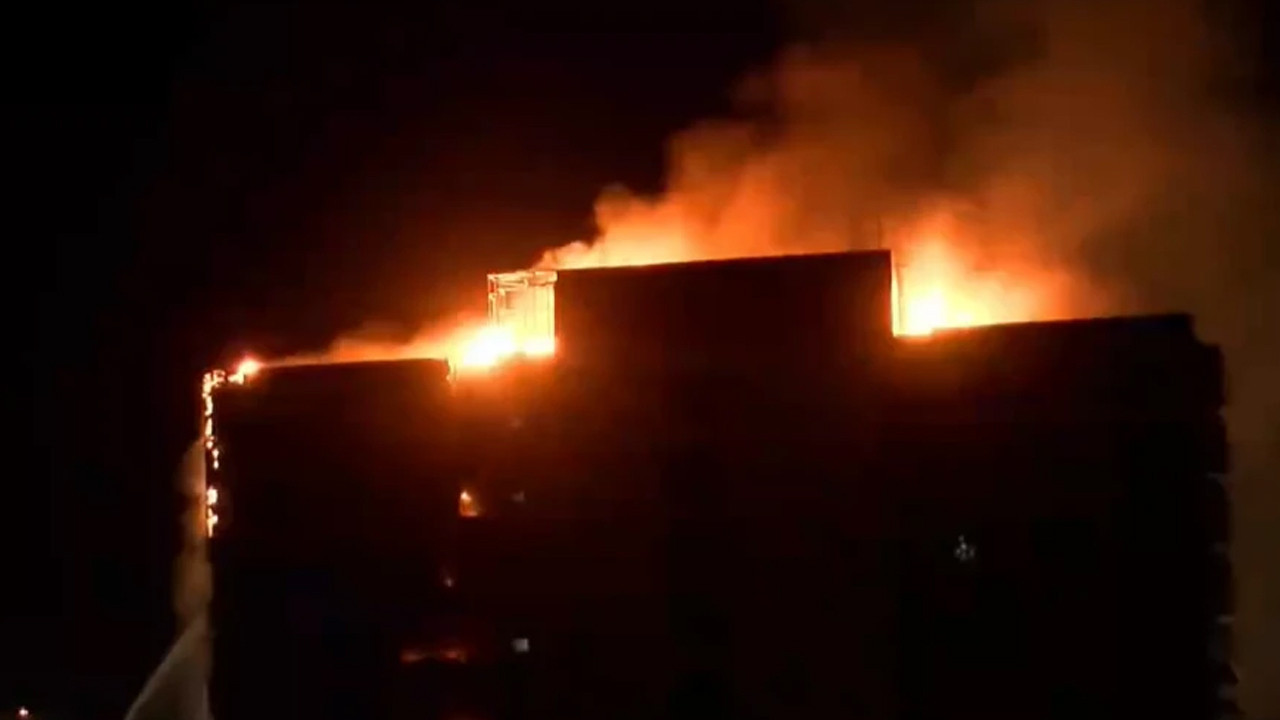 Diyarbakır'da bir plazada yangın