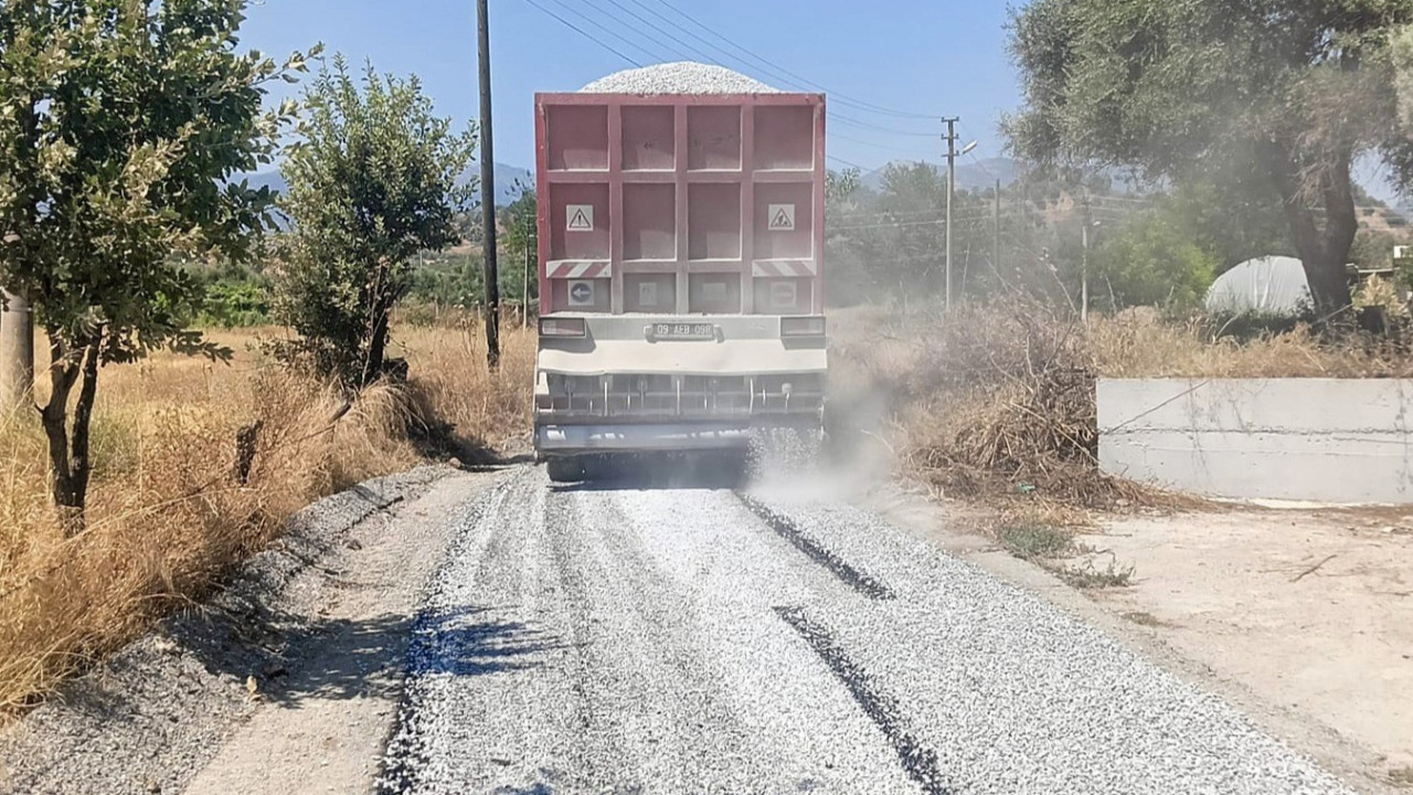 Efeler'de yollar için yoğun mesai: Asfalt çalışmaları sürüyor