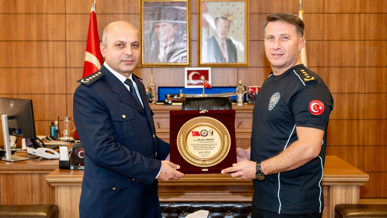 İlhami Araali’ye yeni rütbesi ve plaketi takdim edildi