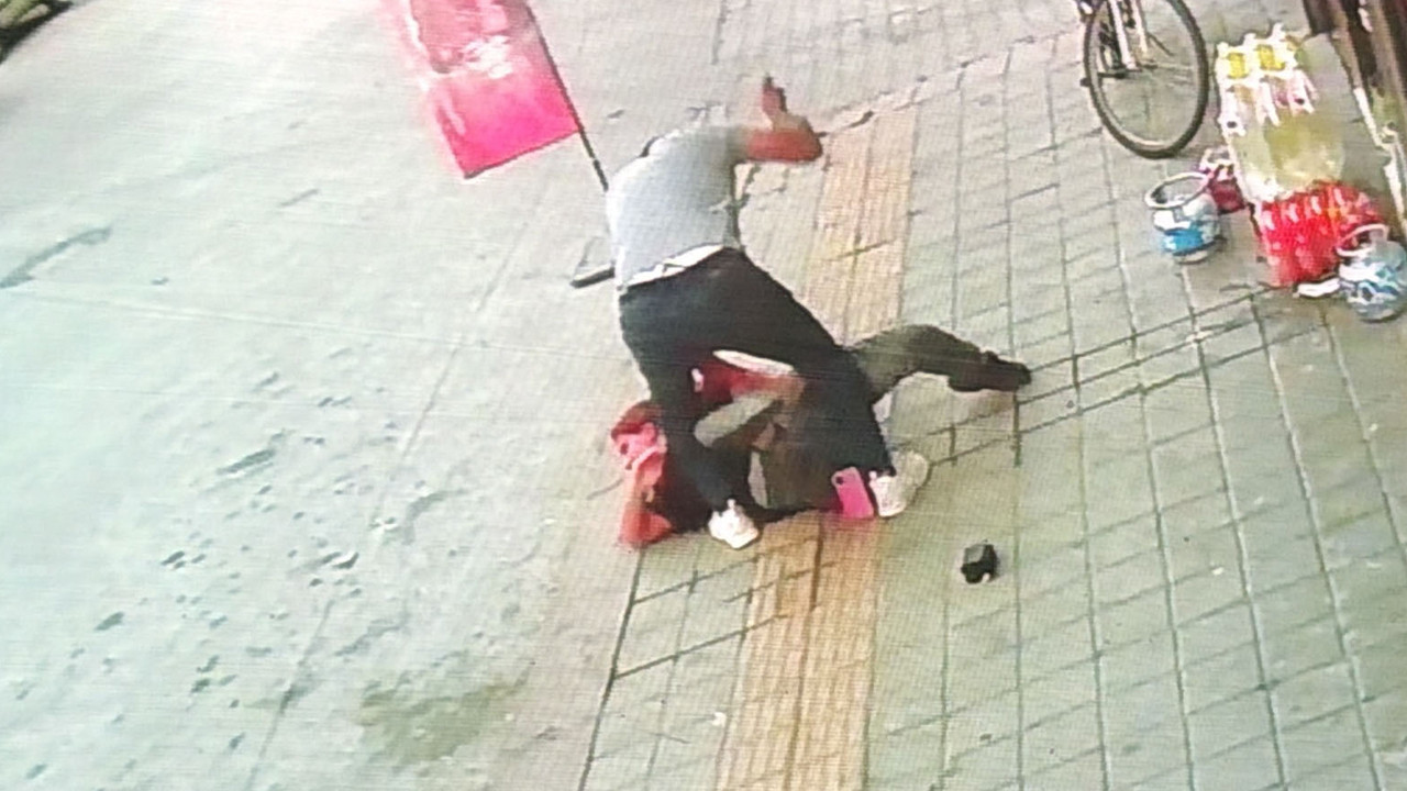 Kütahya’da eski eşini sokakta bıçaklayan şüpheli aranıyor