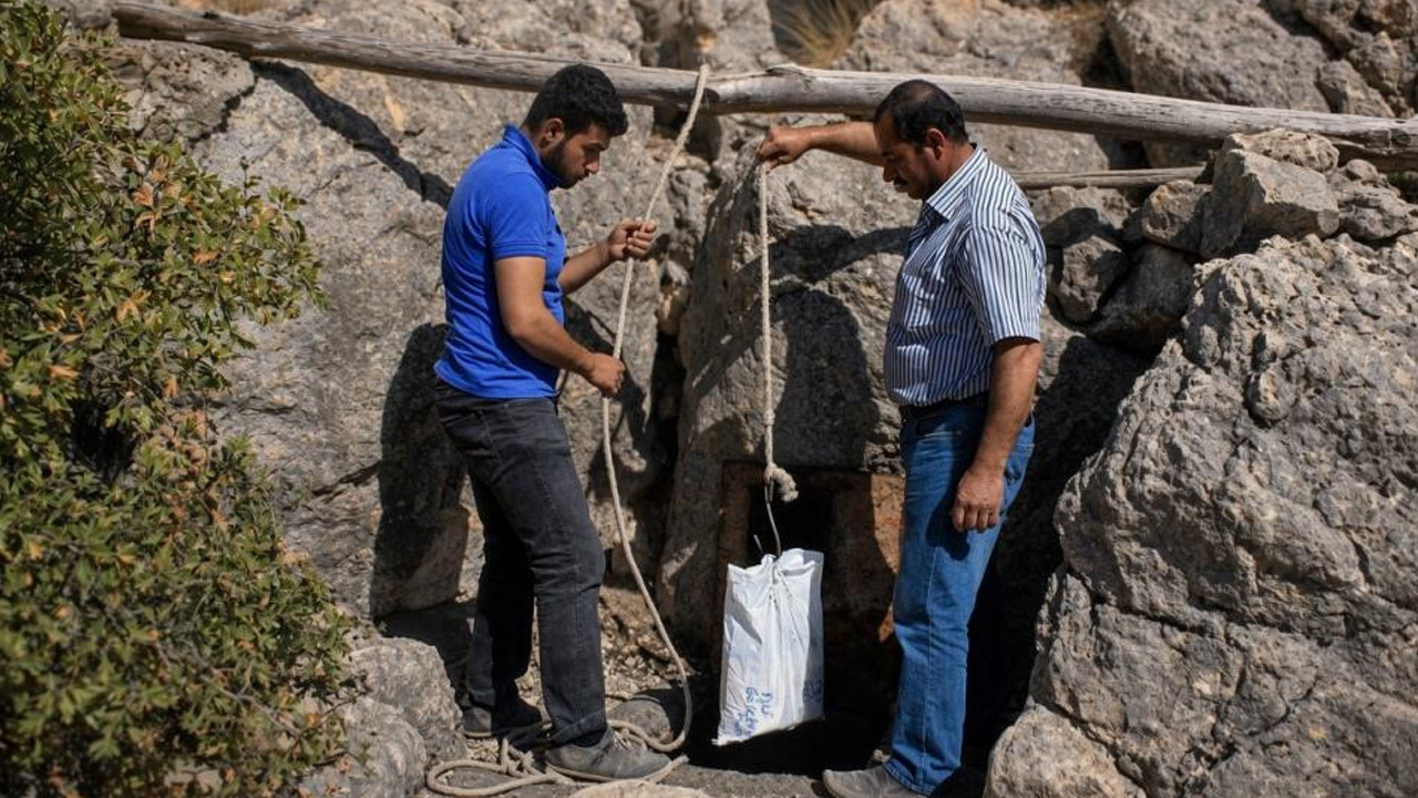Erzincan Ayranpınar köyündeki buz mağarasında peynir saklama geleneği sürüyor