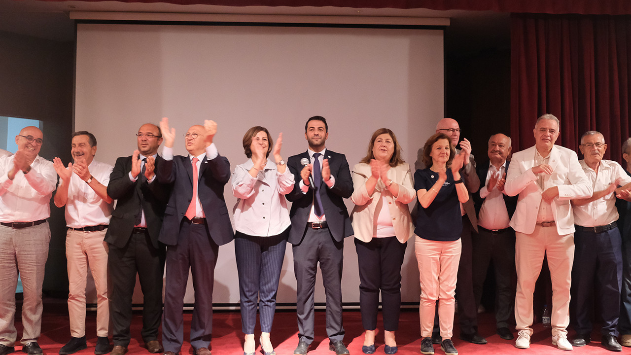 Eskişehir’de YENİ Parti’ye katılan 5 belediye başkanına rozet takıldı