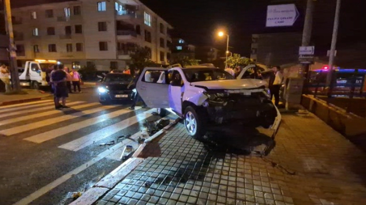 Koruma polisleri kaza yaptı: 2 polis yaralandı