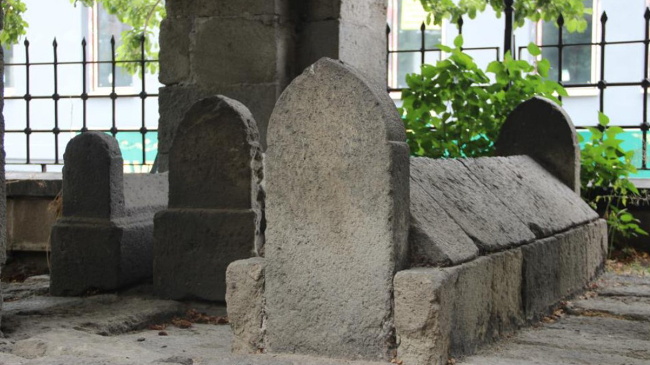 Erzurum’da 377 yıllık türbe: İçinde yatan kişinin hikayesi şaşırtıyor