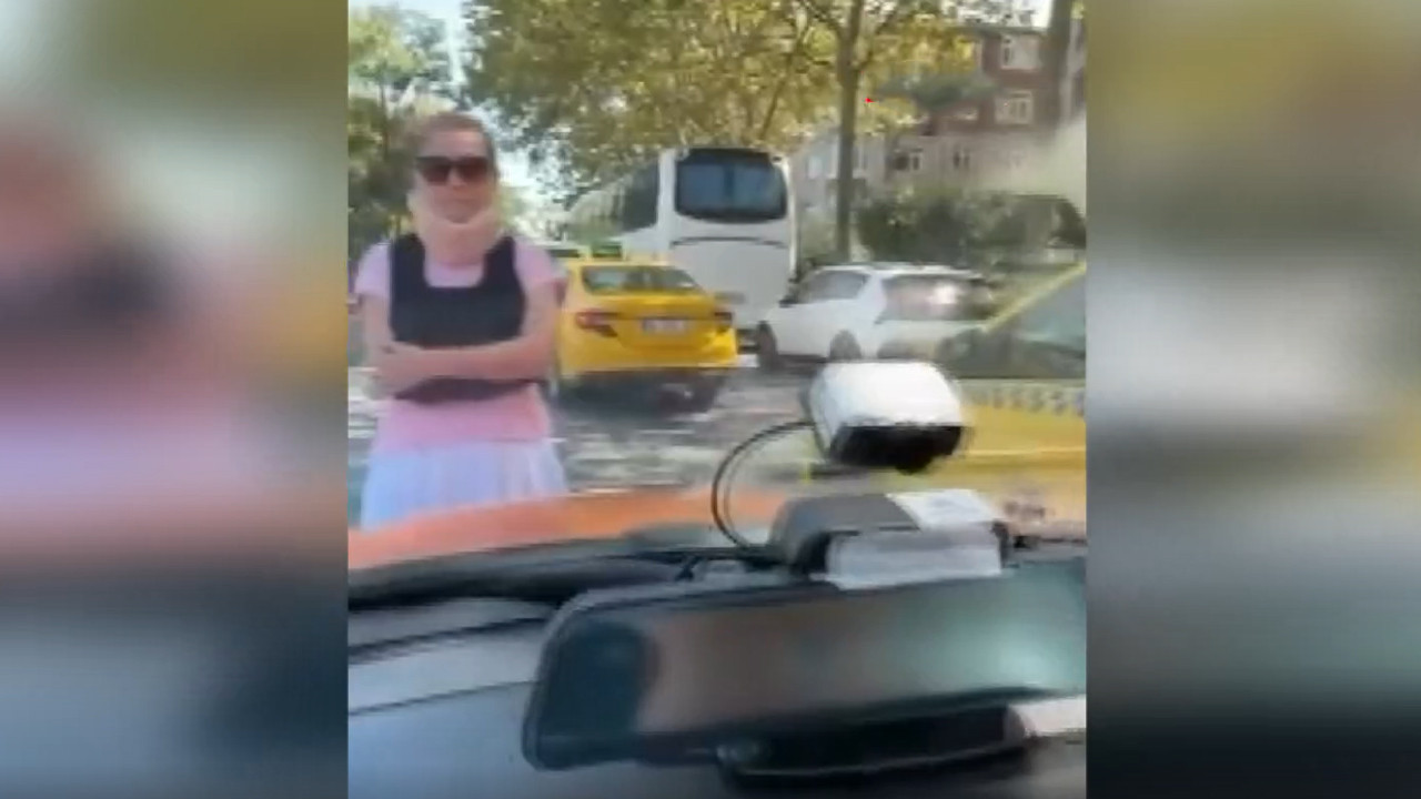 Bakırköy’de sürücüler birbirine girdi: Kadının taksiye saldırdığı o onlar şok etti