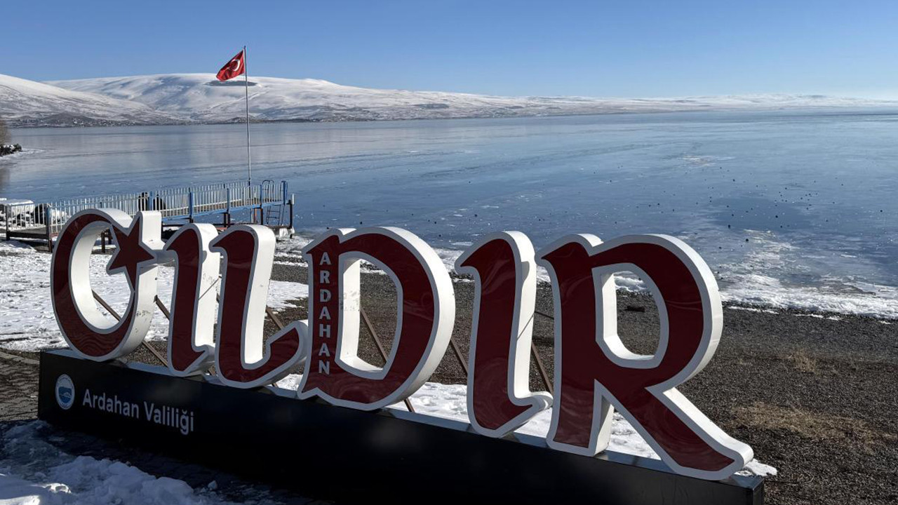 Çıldır’da şiddetli dolu ve fırtına: 20’den fazla evin çatısı uçtu