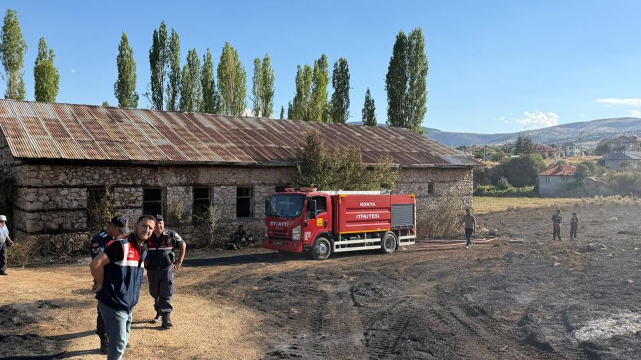 Konya Bozkır'da saman yüklü kamyon alev alev yandı