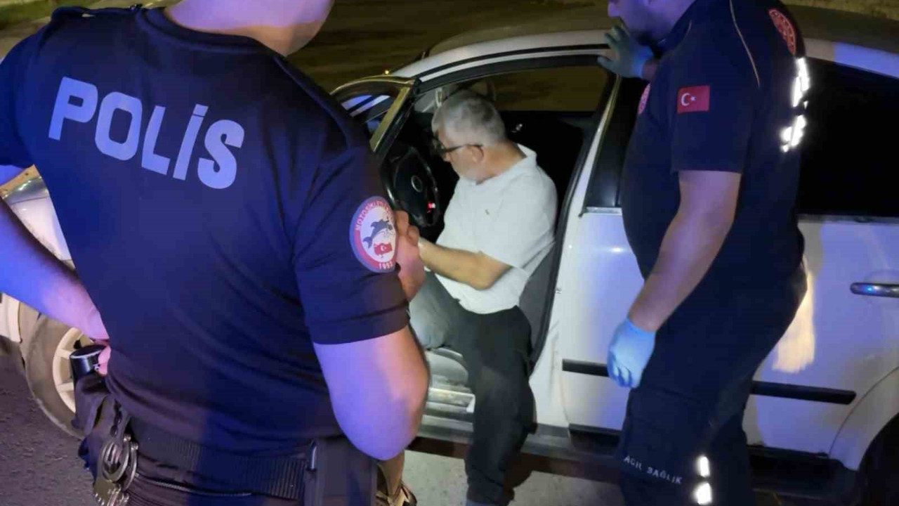 Araçta sızıp kaldı, ekipleri alarma geçirdi