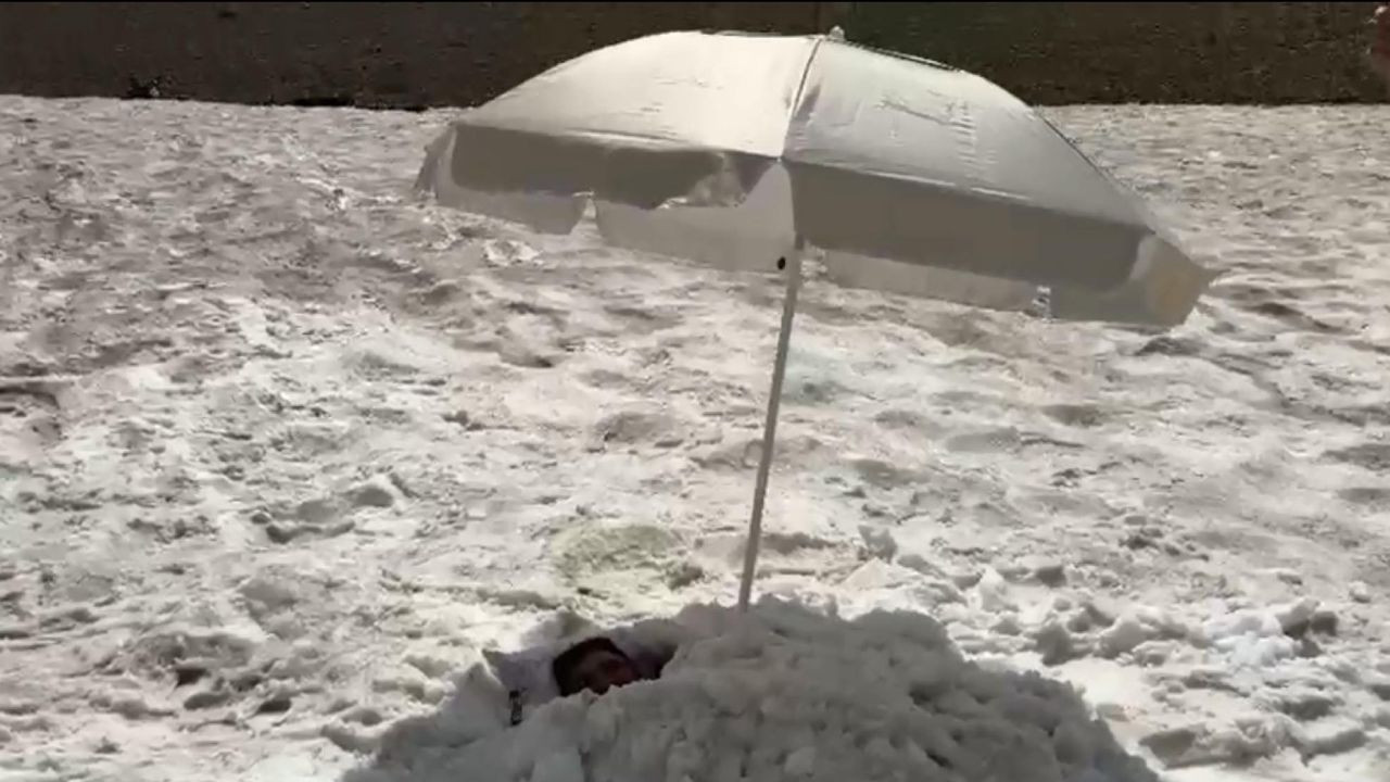 Ergan Dağı’nın zirvesinde kara gömüldü