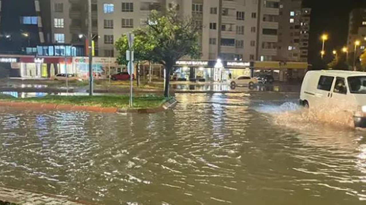 Kayseri'de sağanak sele dönüştü; yollar göle döndü
