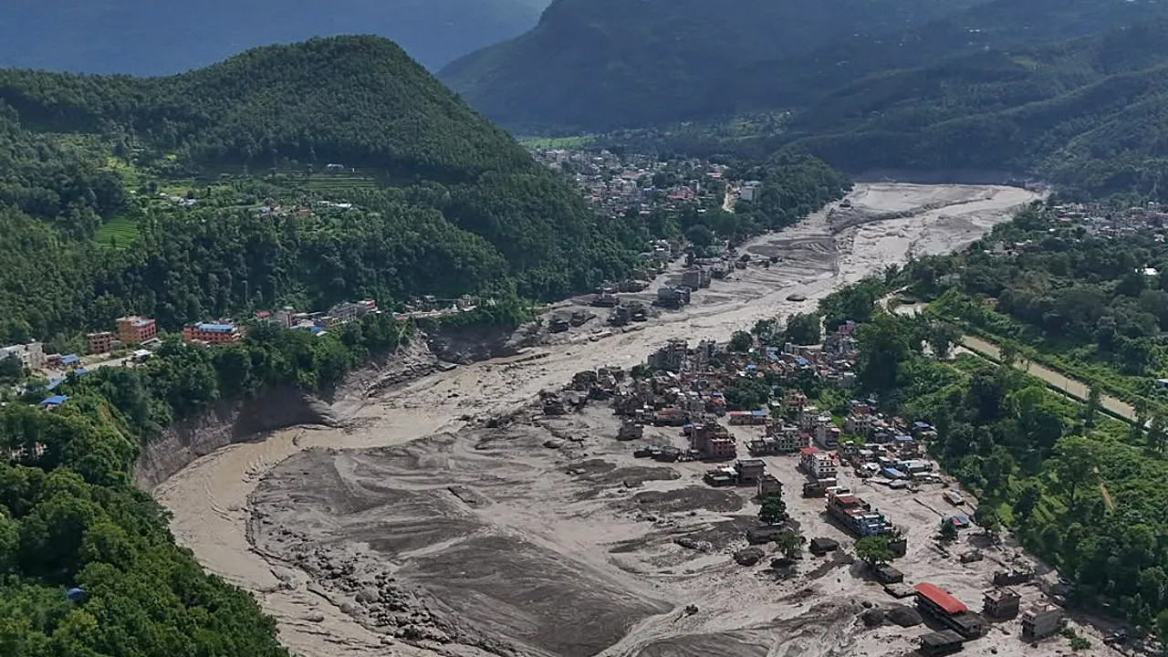 Nepal'deki sel felaketinde bilanço ağırlaşıyor
