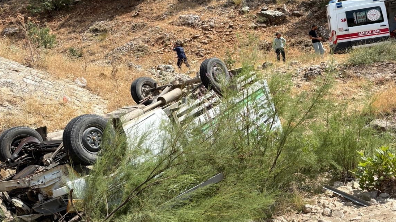 Şehit babasından acı haber: Adıyaman’dan kamyonet dereye uçtu