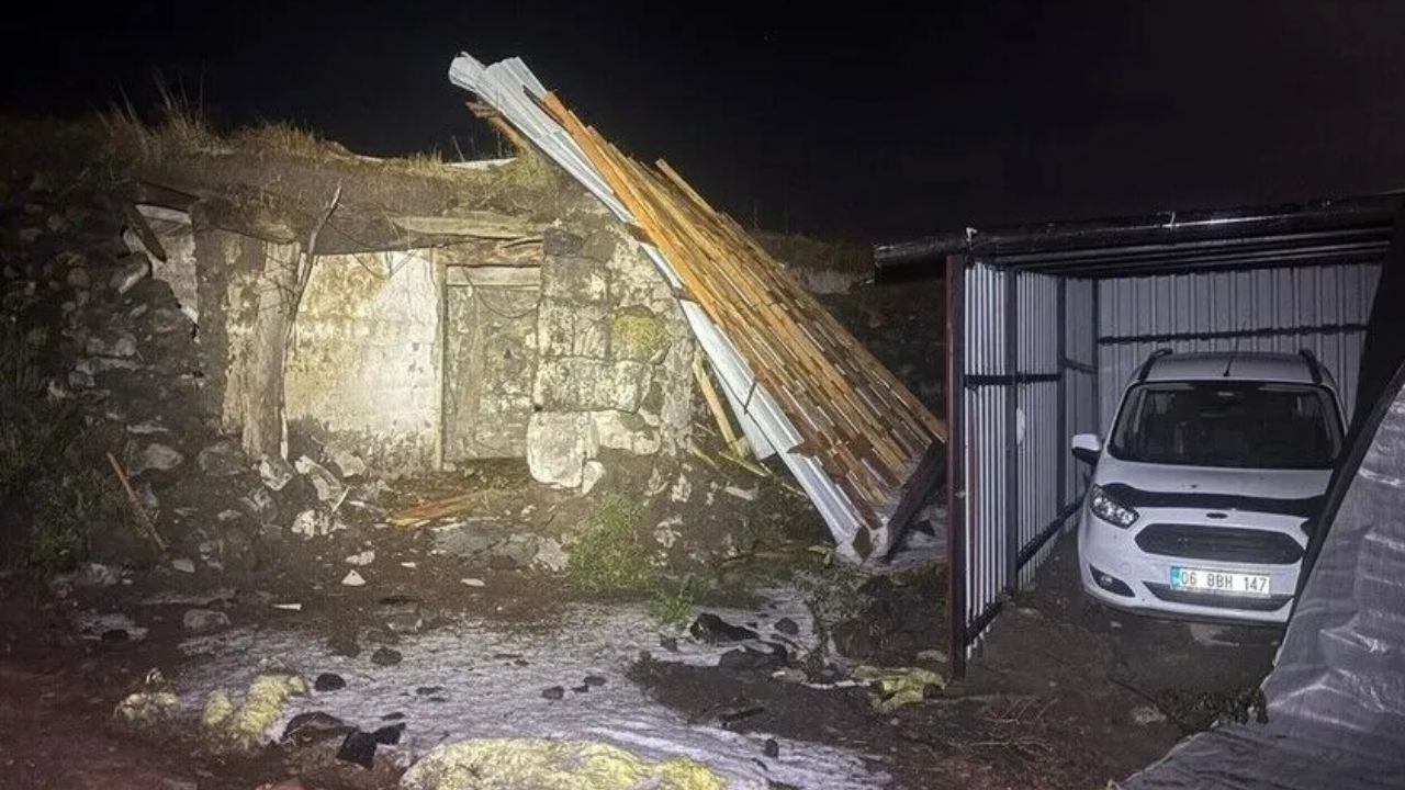 Ardahan'da sağanak ve dolu hasara neden oldu
