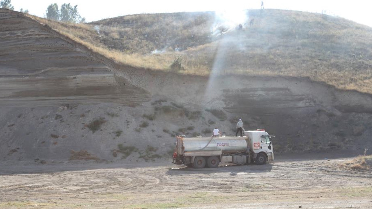Bitlis Ahlat'ta örtü yangını: İtfaiye ekipleri söndürdü