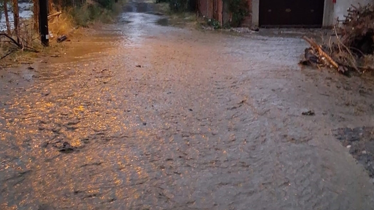 Çorum’da kuvvetli sağanak hayatı olumsuz etkiledi