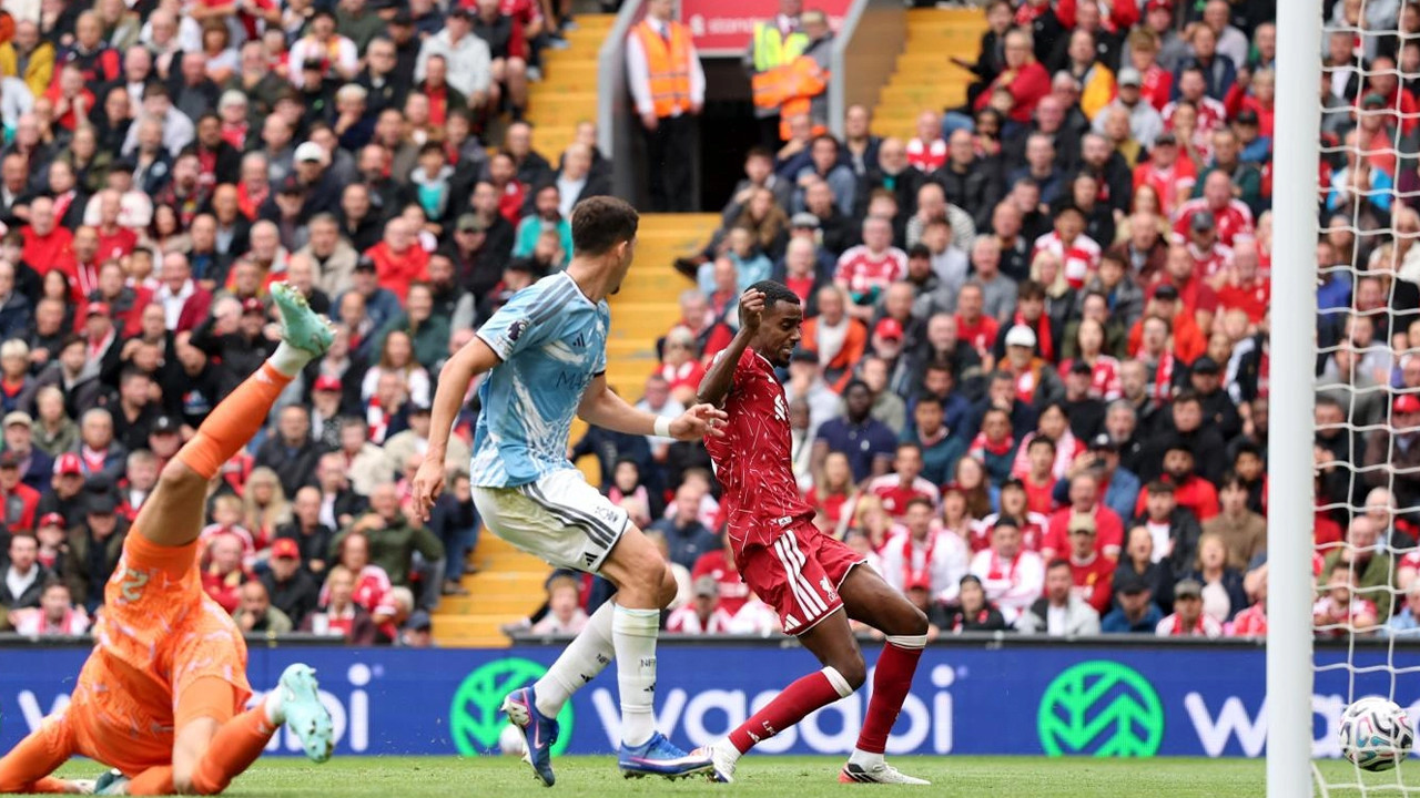 Liverpool Iraola ile Anfield'daki ilk maçında Nottingham Forest'a diş geçiremedi
