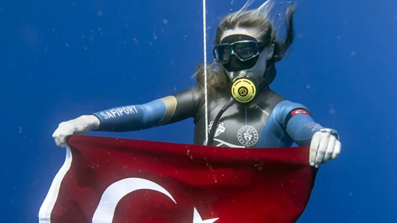 Şahika Ercümen’den 30 Ağustos’a özel Zafer Dalışı