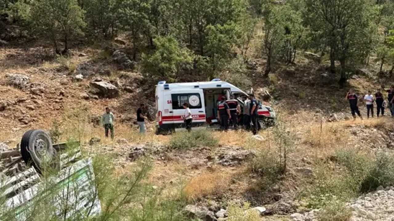 Şarampole yuvarlanan kamyonetin sürücüsü yaşamını yitirdi