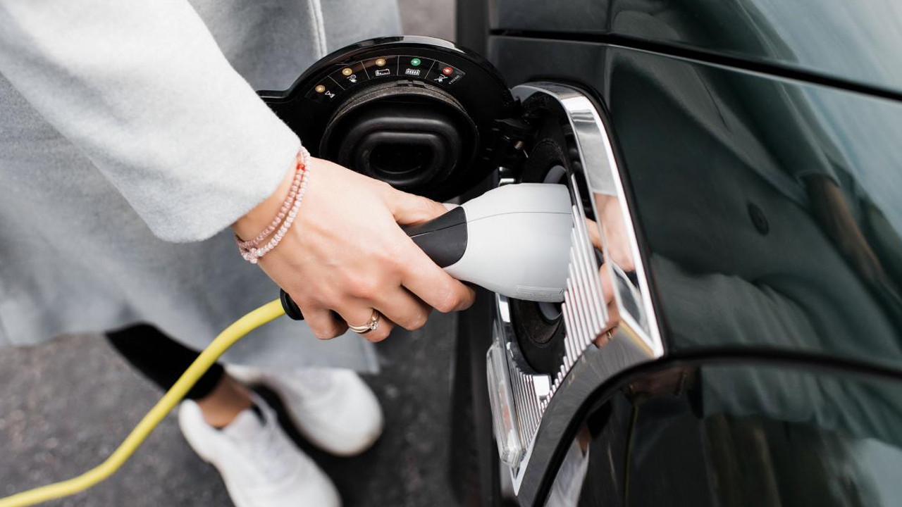 Şarj olurken bunu sakın yapmayın: Elektrikli araç testinde çarpıcı sonuç