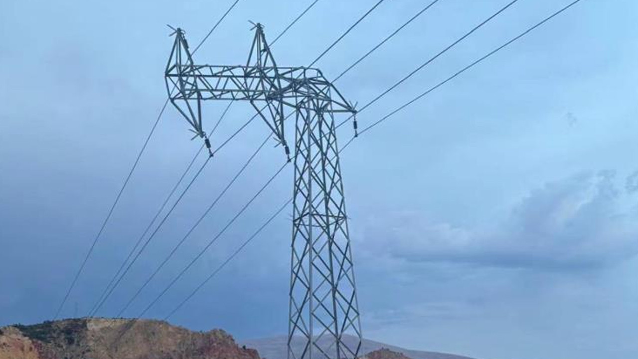 Erzincan Kemaliye’de 8 köy elektriksiz kaldı