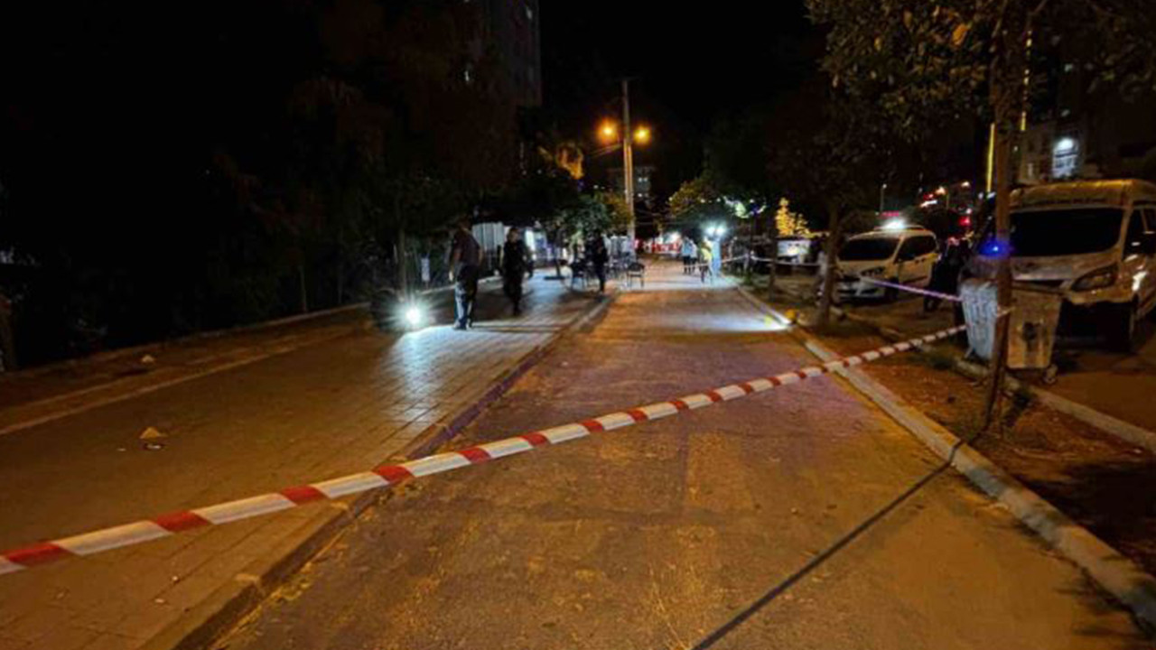 Kaldırımda yürürken silahlı saldırıda yaralandı
