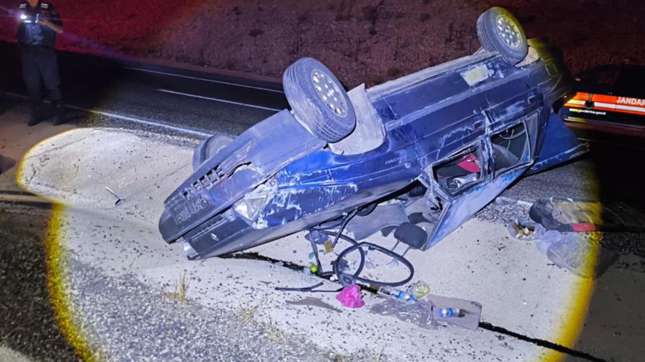 Seyir halindeki otomobilin tekeri çıktı: 5 yaralı