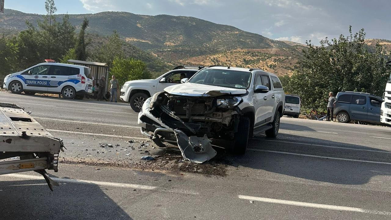 Adıyaman’da otomobil ile motosiklet kafa kafaya çarpıştı: 1 ağır yaralı