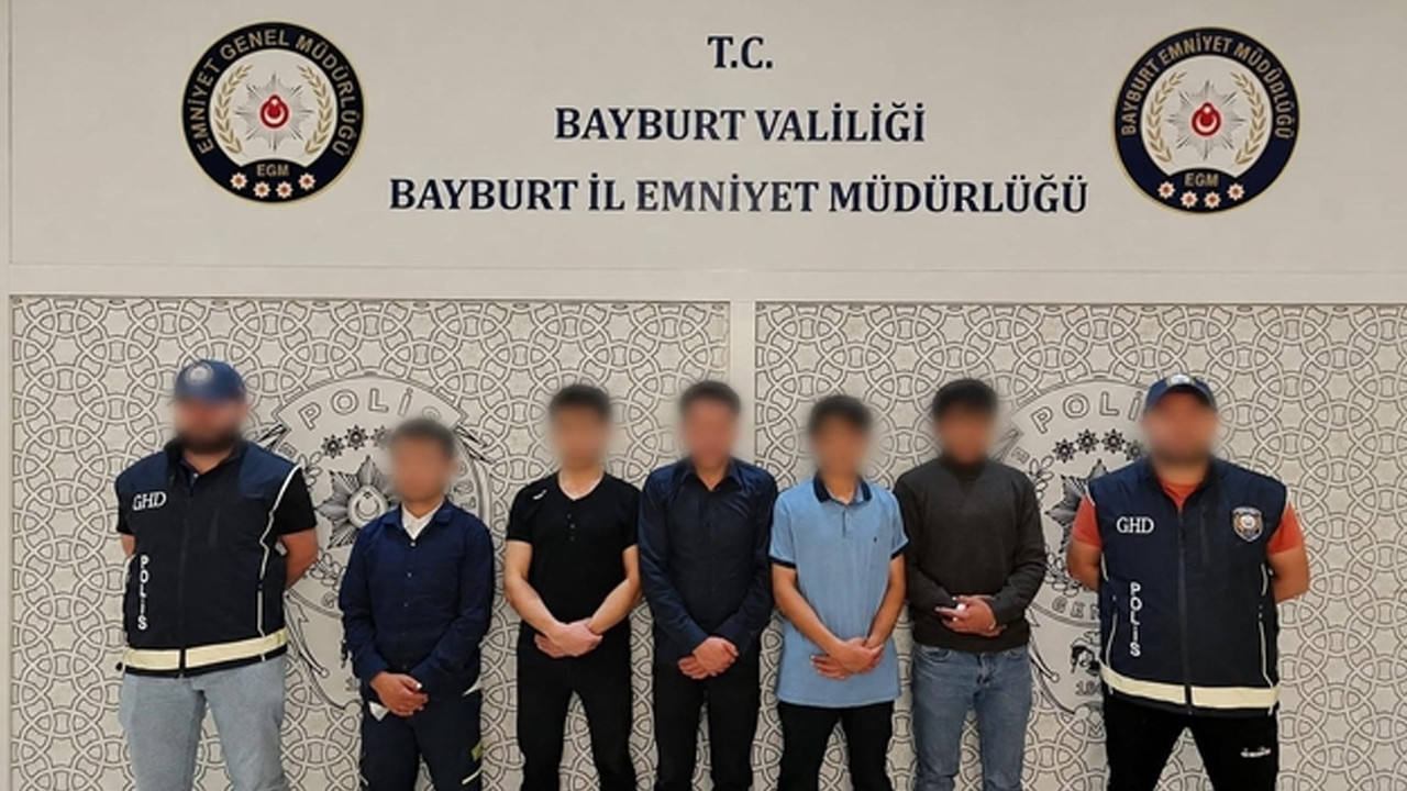 Bayburt'ta 5 kaçak göçmen yakalandı: 2 şüpheli gözaltında