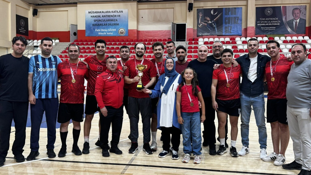 Bilecik’te Kurumlar Arası Zafer Kupası Voleybol Turnuvası sona erdi