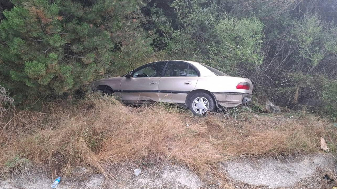 Bozüyük’te kontrolden çıkan otomobil ağaca çarptı: 4 yaralı